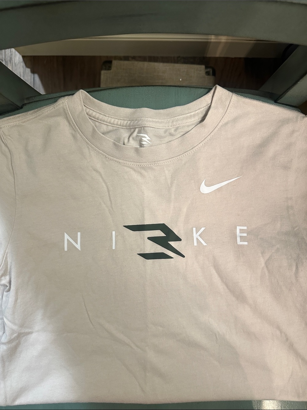 Nike set olive green and cream shorts and tshirt - Picture 8 of 13